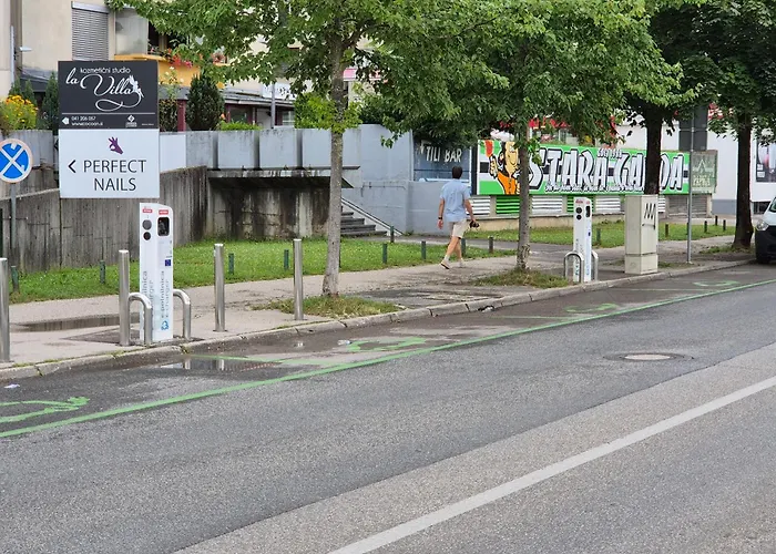 E&e 4* Arena Stozice شقة